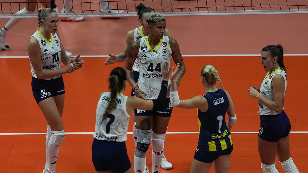 Fenerbahçe Kadın Voleybol Takımı, Zerenspor’u deplasmanda set vermeden geçti