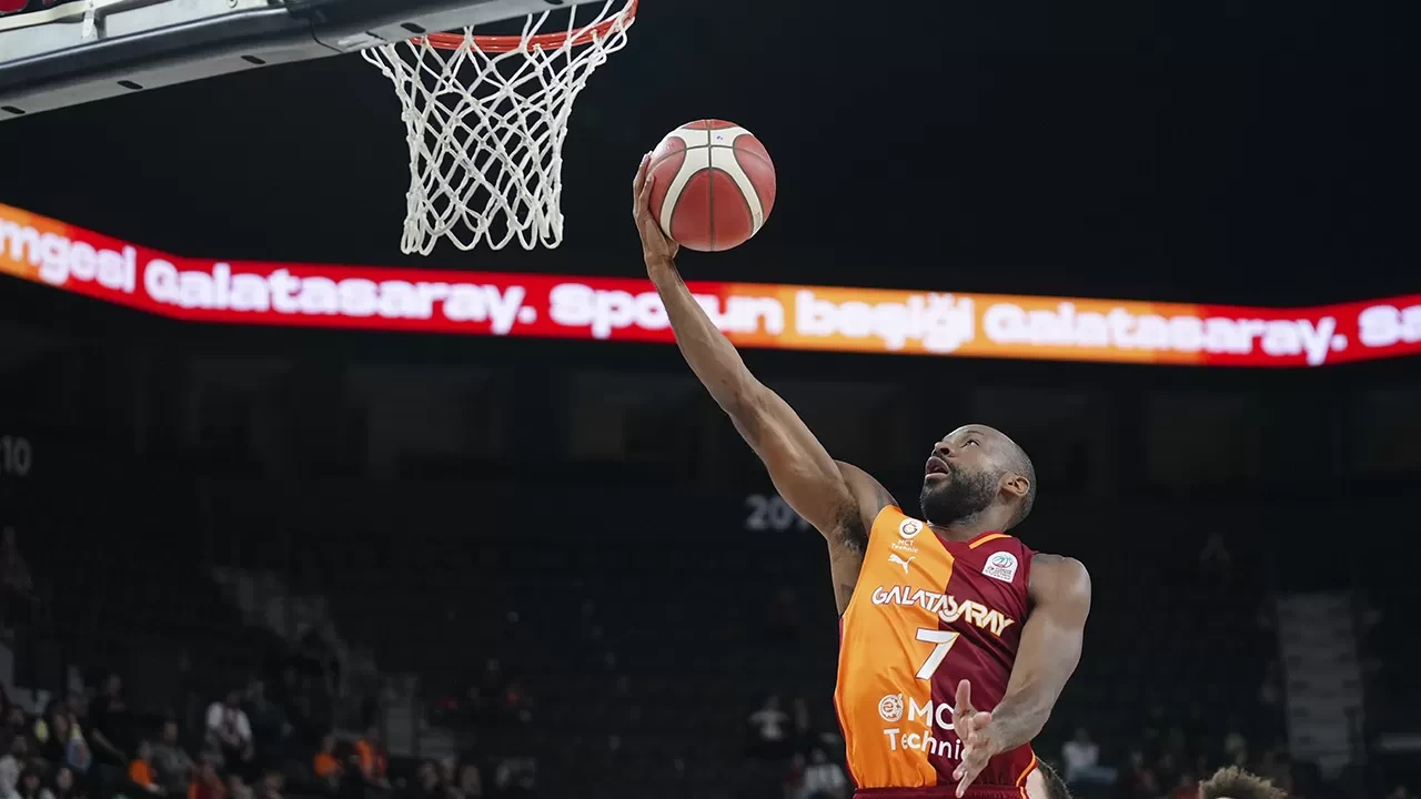 Nefes kesen maçta kazanan Galatasaray! | Basketbol Süper Ligi'nde Galatasaray 93-91 TOFAŞ