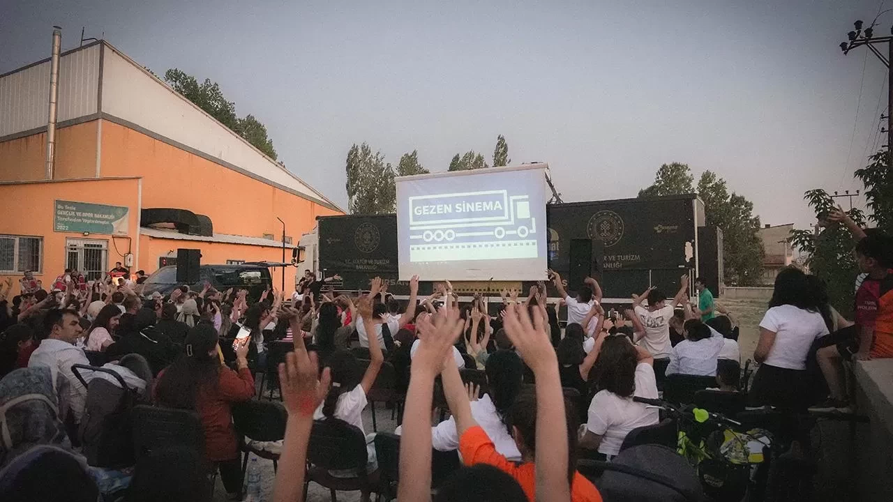 "Sinema Yollarda Projesi" ile binlerce çocuk ilk kez sinema ile buluştu