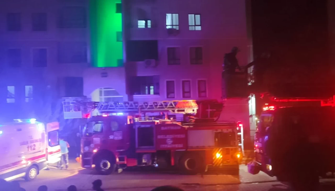 Batman’da apartman yangını: Yatalak hasta hayatını kaybetti, 14 kişi dumandan etkilendi