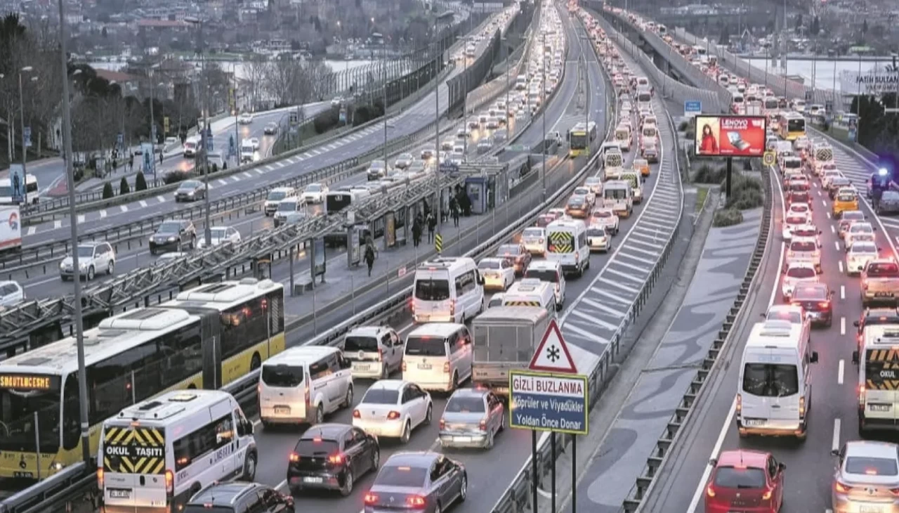 KGM uyardı: Otoyollarda çalışmalar nedeniyle trafik yavaşlıyor