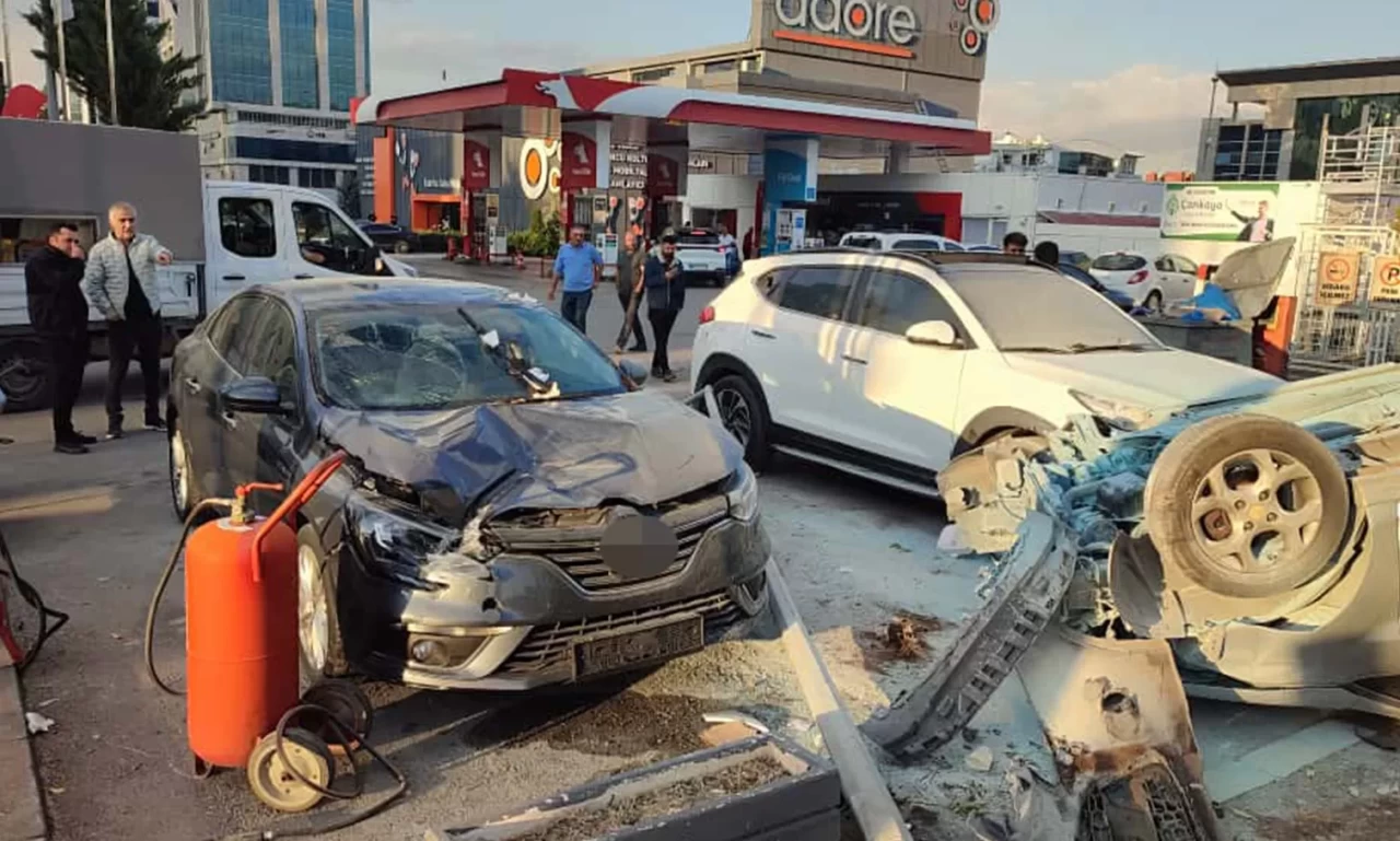 Ankara’da takla atan otomobil benzinliğe uçtu