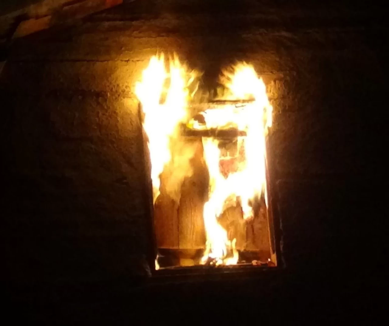 Bolu’da samanlık yangını korkuttu: Ev küle döndü