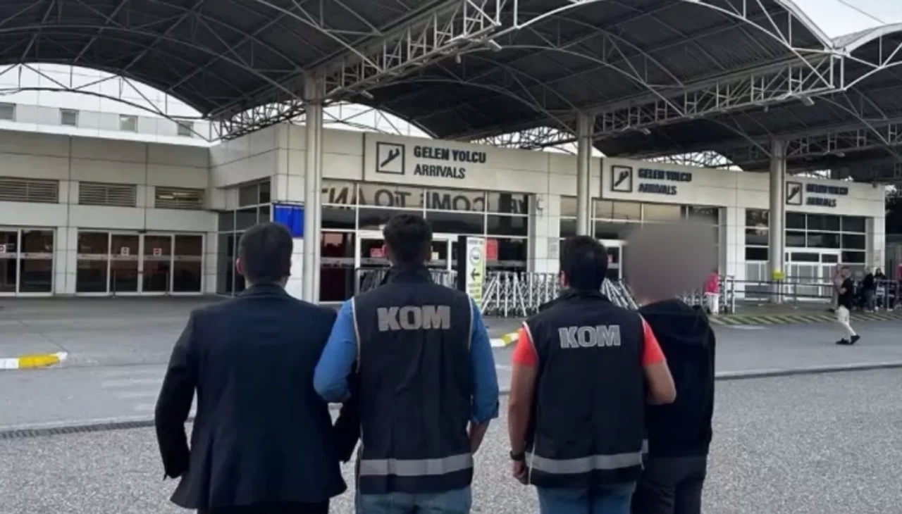 Antalya Havalimanı’nda yolsuzluk operasyonu: 5 gümrük memuru tutuklandı