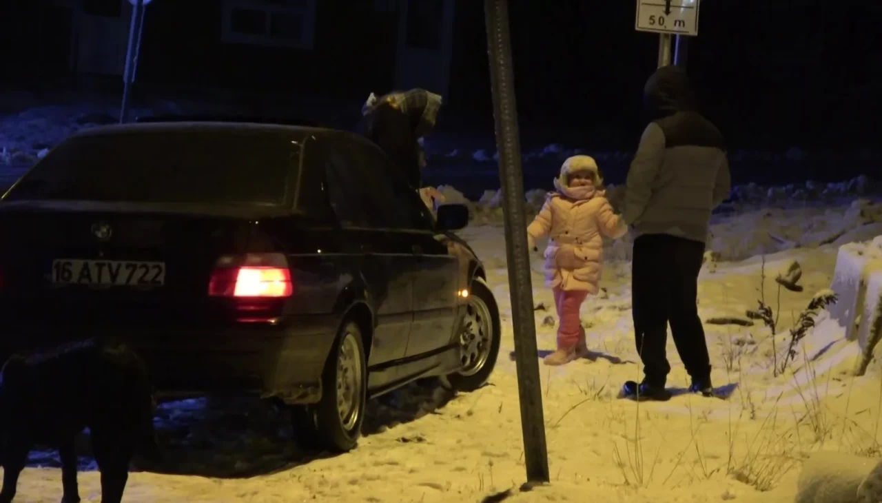 Kar kalınlığı 5 santimetreyi aştı! Sezonun ilk karı yağdı