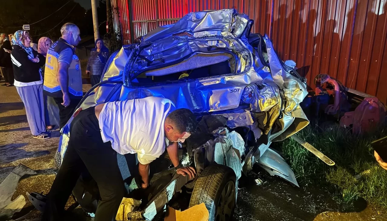 Şoför mahalli dışında hiçbir şey kalmadı: Yaralı sürücü yürüyerek ambulansa gitti