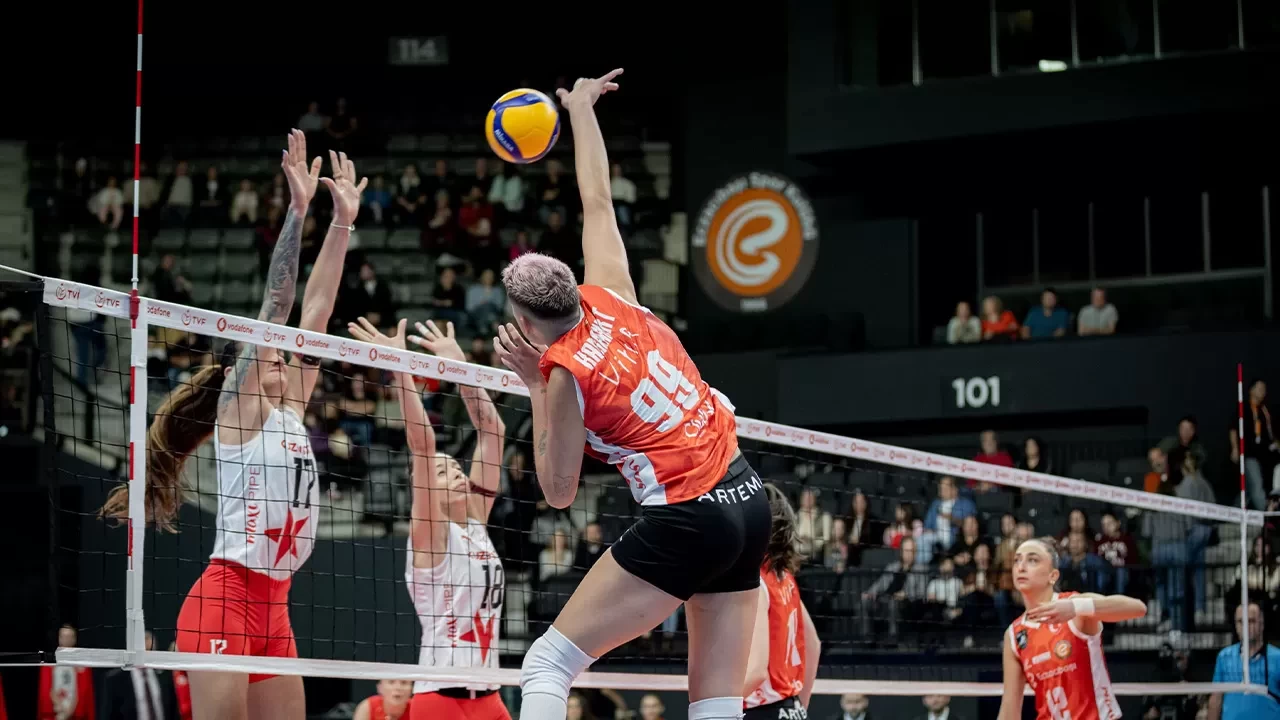 Eczacıbaşı, yeni evinde fırtına gibi başladı! Kuzeyboru’yu set vermeden geçti