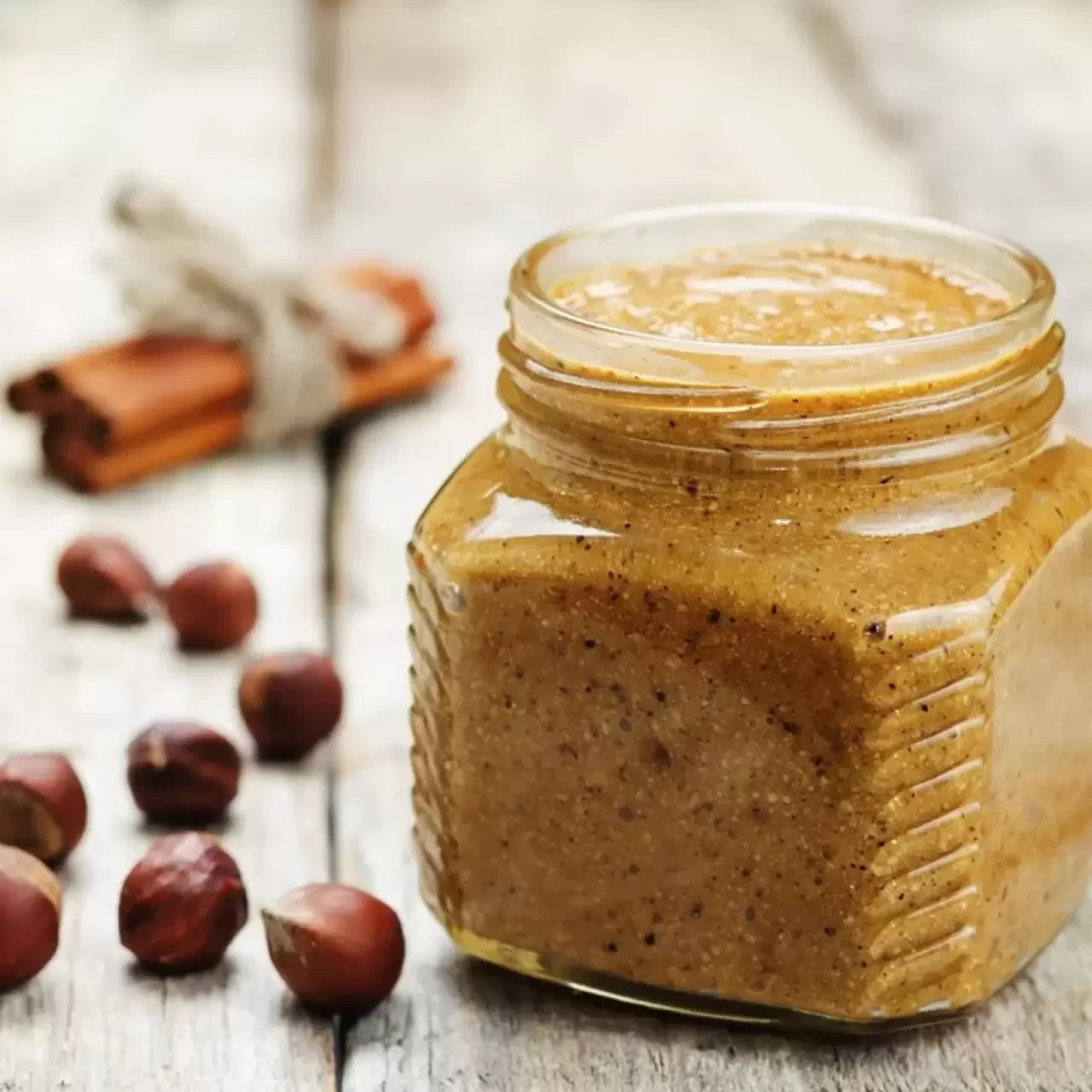 Fındık Ezmesi Kaç Kalori? Besin Değeri ve Faydaları