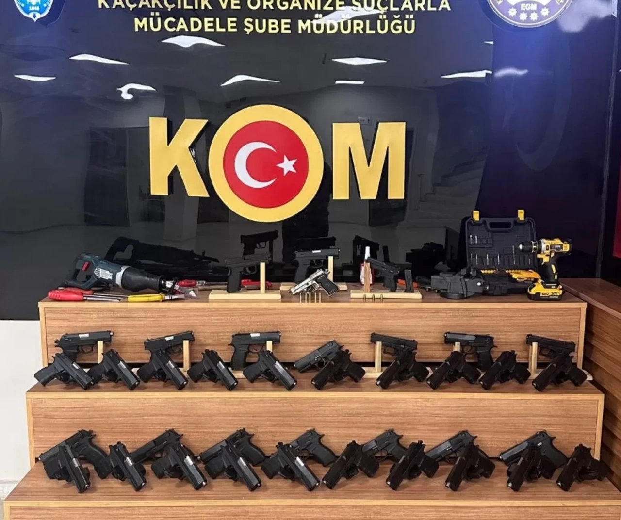 Şanlıurfa’da 37 tabanca ve çok sayıda silah parçası ele geçirildi