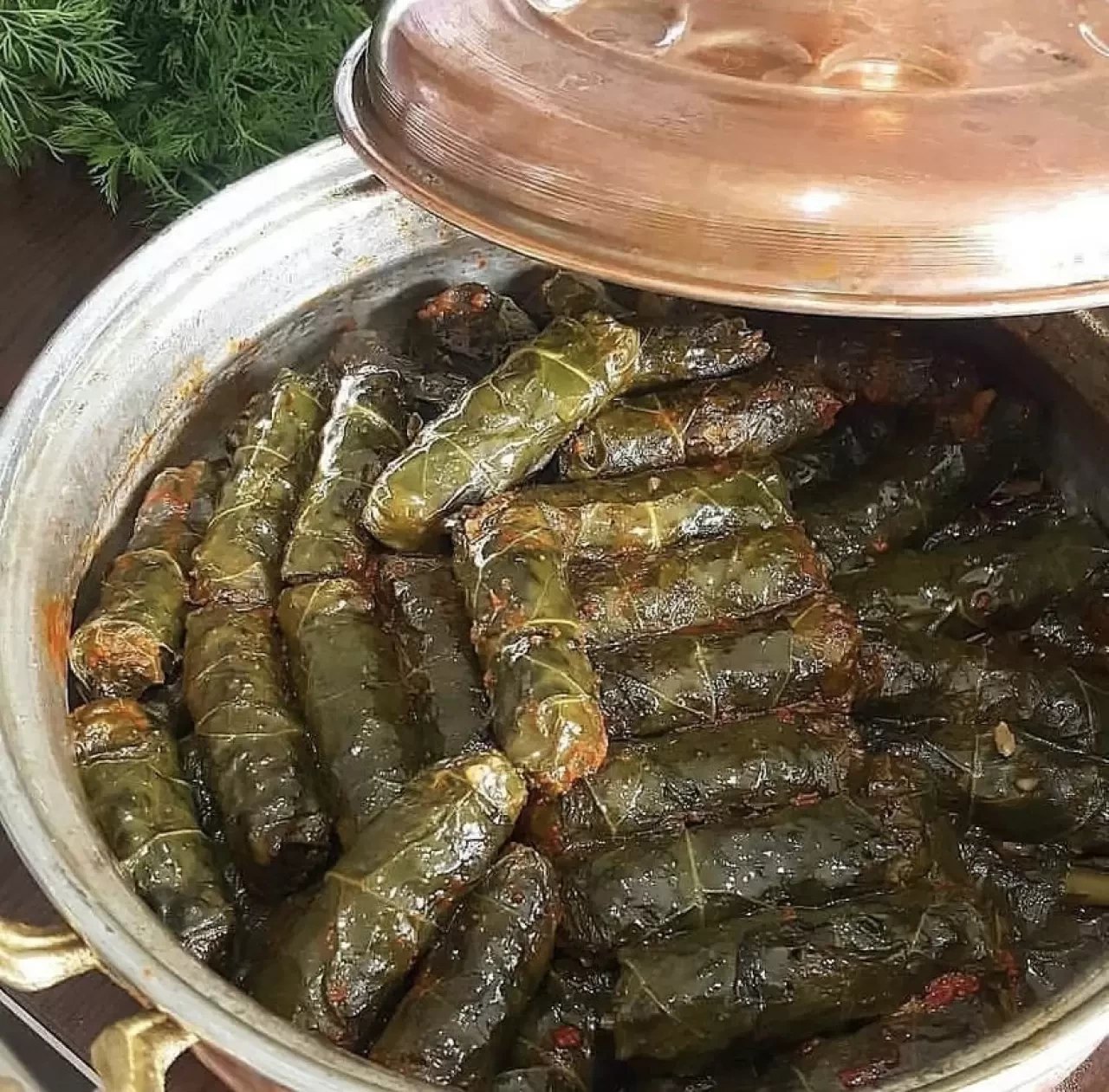 Etli Kara Lahana Dolması Tarifi: Lezzetiyle Sofralarınızı Taçlandırın