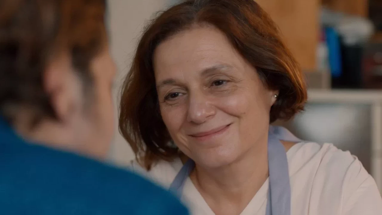 Usta Oyuncu Nihal Koldaş, 'Abi'de Saadet Hancıoğlu Karakterini Oynamaya Hazırlanıyor!