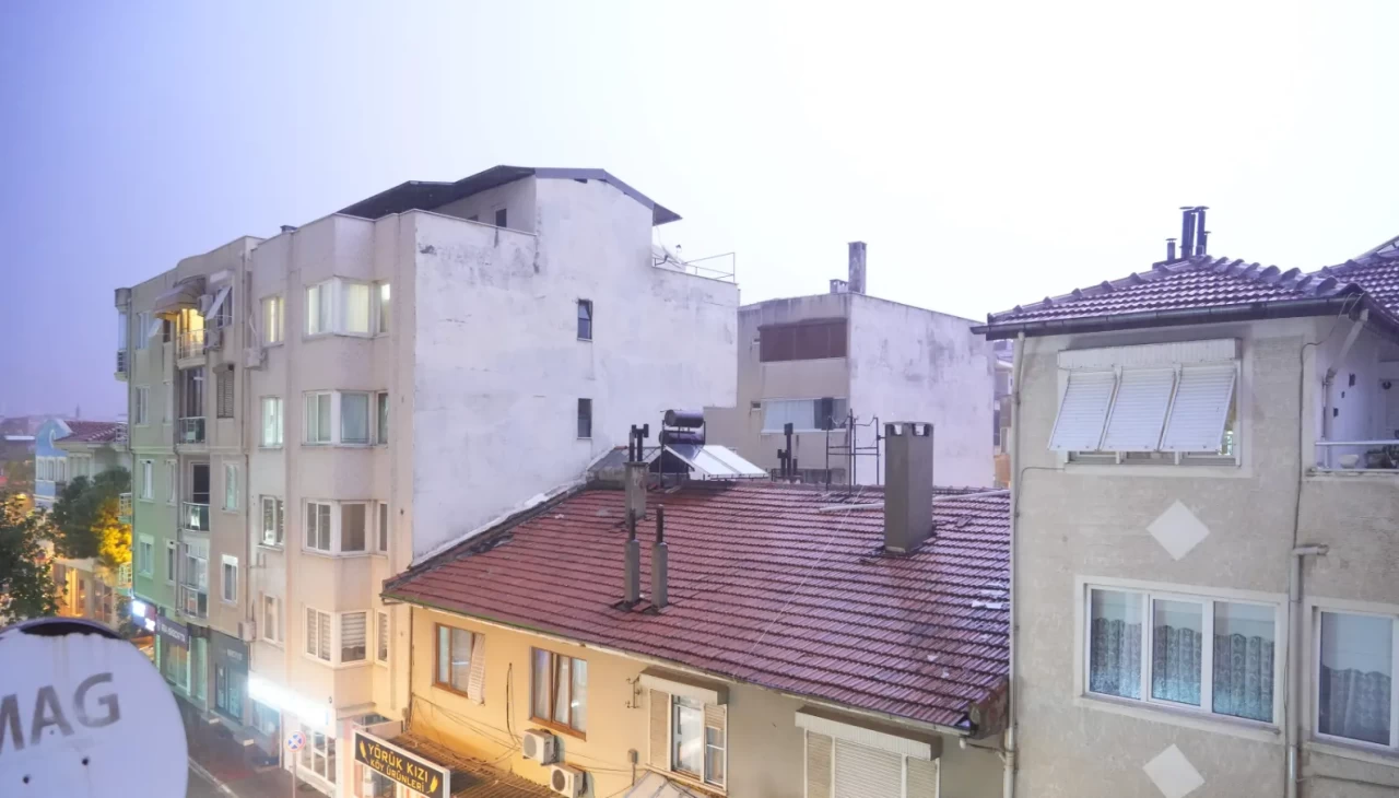 Sosyal medya bu görüntüleri konuşuyor! Balıkesir depreminde korkutan tesadüf