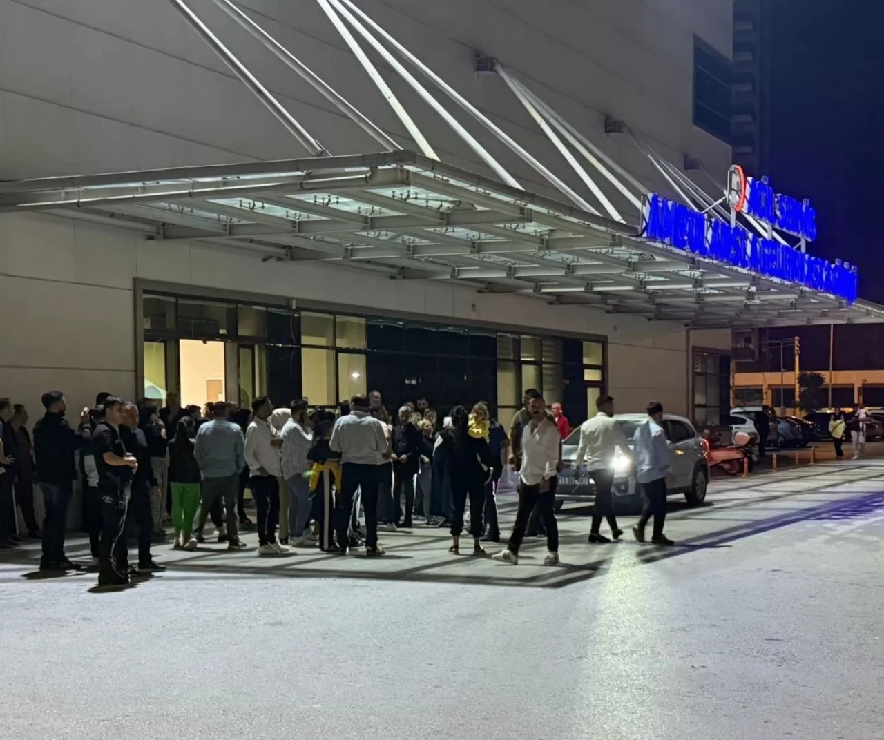 Tarsus’ta düğün salonunda silahlı saldırı: 14 yaşındaki şüpheli 5 kişiyi yaraladı