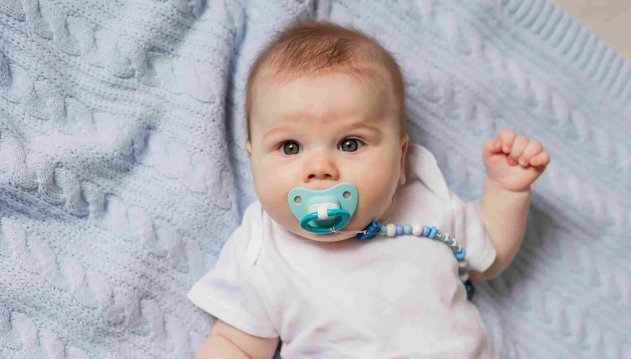 Bebeklere emzik ne zaman verilmeli? Erken kullanımda görülen 4 ciddi zarar