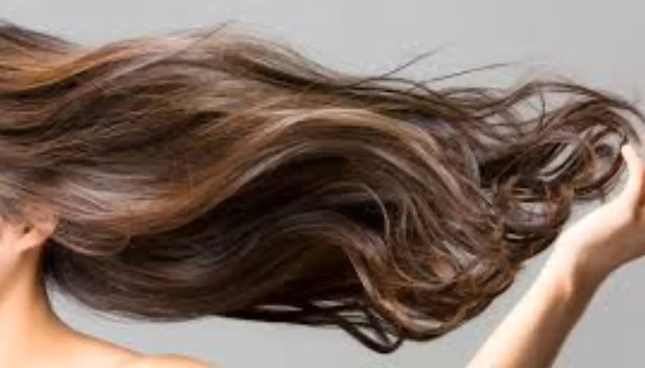 Yumusacık saçların sırrı meğer buymuş! Şampuanınıza sadece bir tane ekleyin yetecek