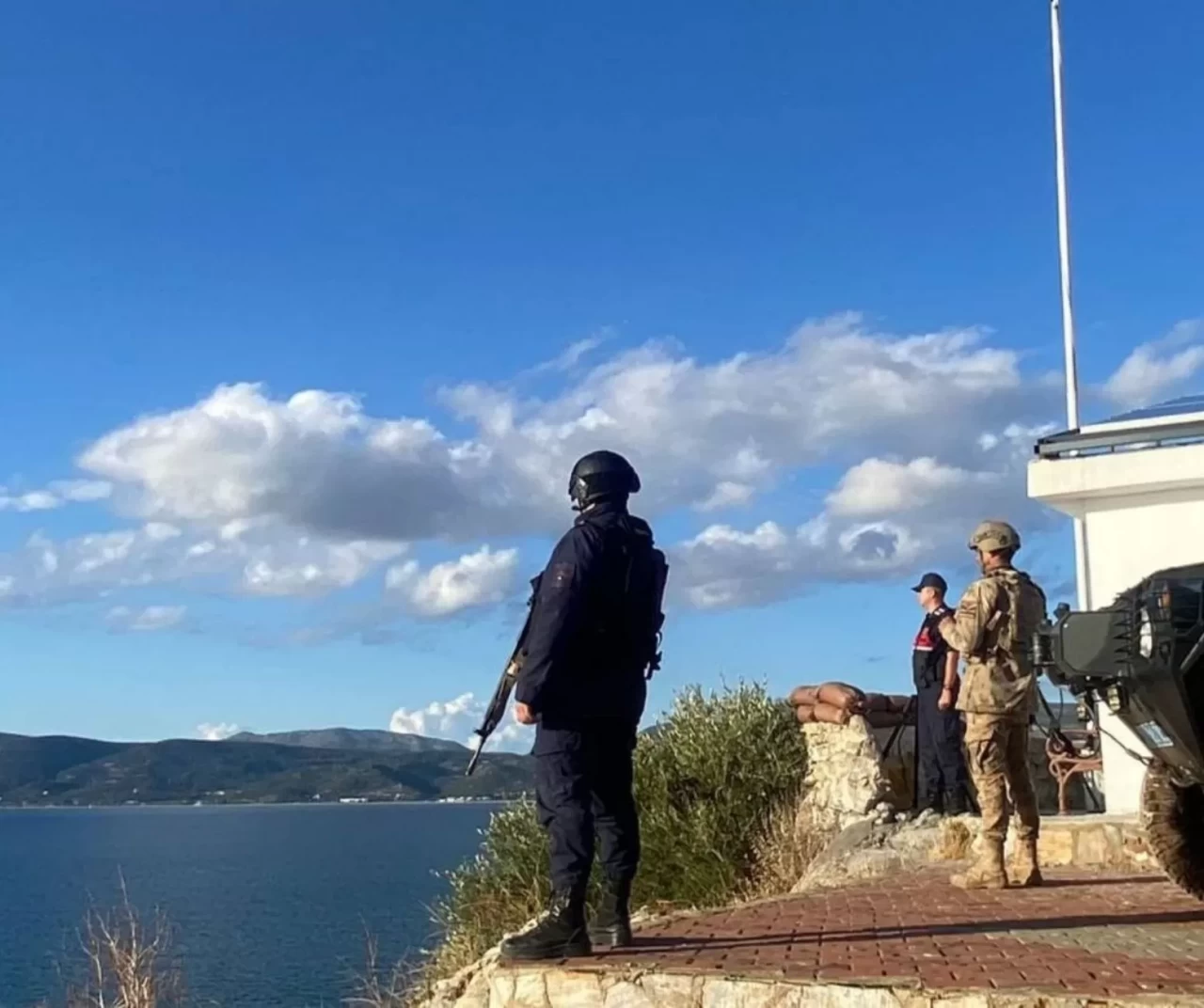 Jandarmadan düzensiz göç operasyonu: 32 düzensiz göçmen yakalandı