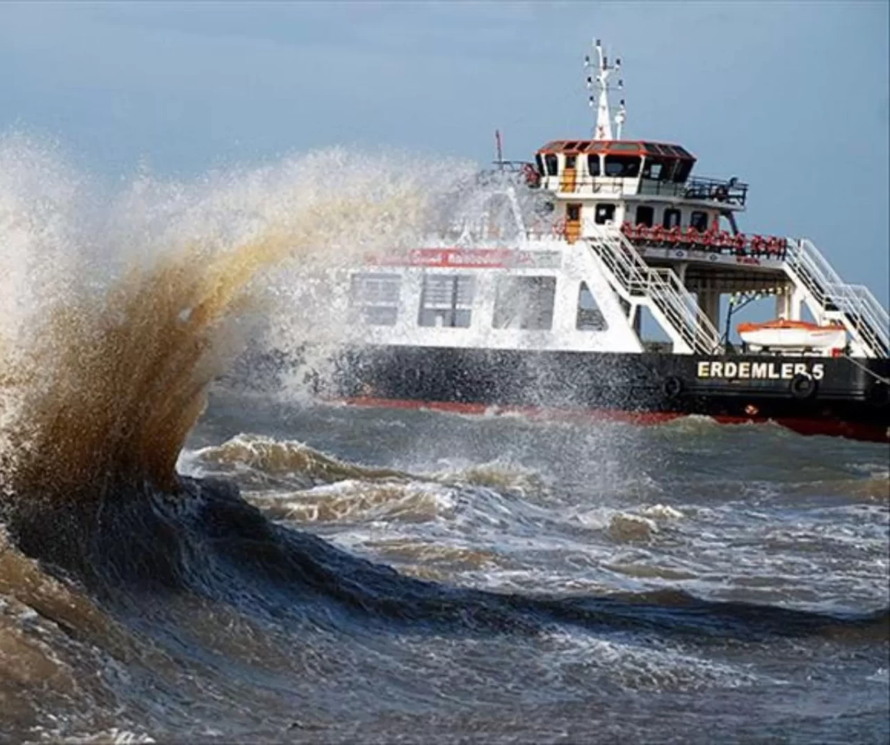 İstanbul’da olumsuz hava sebebiyle 9 deniz otobüsü seferi iptal edildi