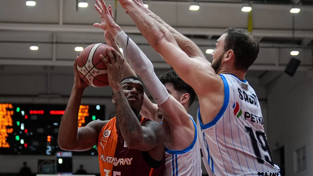 Galatasaray deplasmanda kazandı | Maç Sonucu: Aliağa Petkimspor 75-80 Galatasaray Erkek Basketbol Takımı