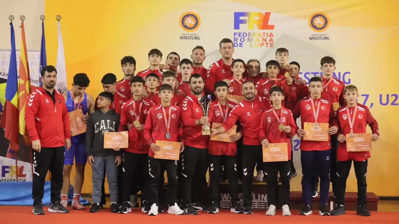 Milli güreşçiler, 15 Yaş Altı Balkan Şampiyonası’nda 38 madalya kazandı