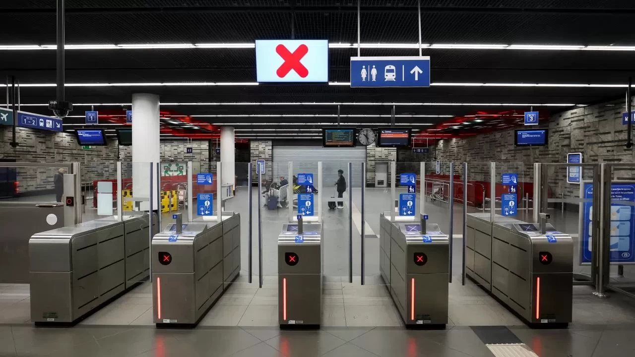 Belçika'da genel grev hayatı durma noktasına getirdi