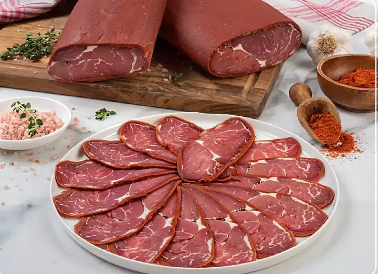 Pastırma Kaç Kalori? Besin Değerleri ve Faydaları