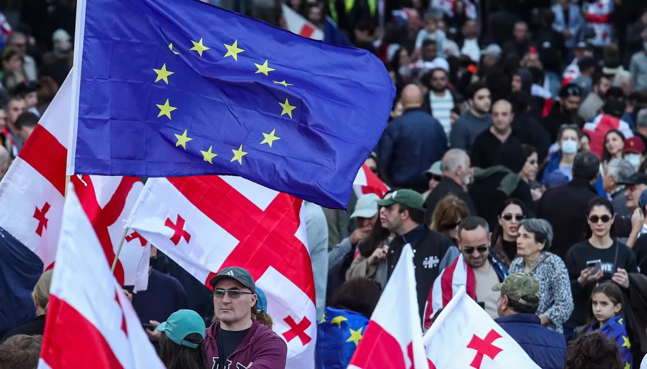 Gürcistan’da yerel seçim protestolarında sokaklar savaş alanına döndü