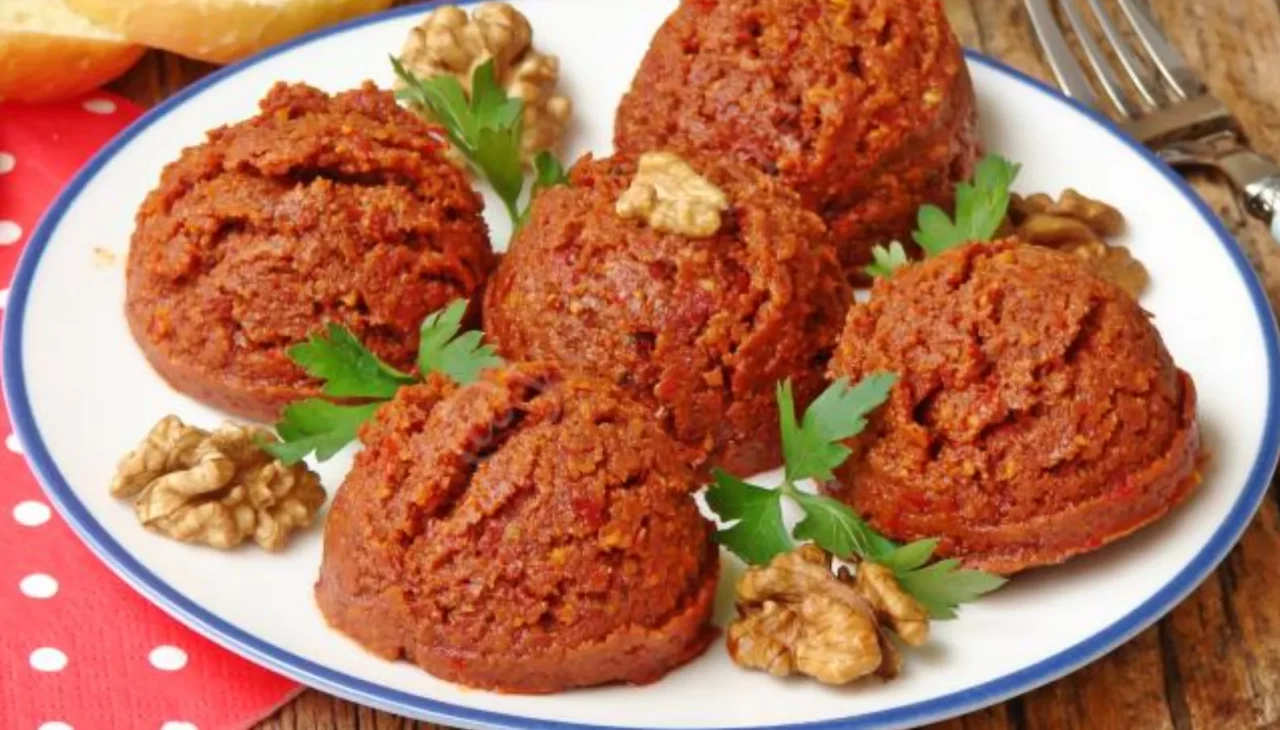 Bir kez yiyen hep yapmak istiyor! Hatay usulü Acuka tarifi