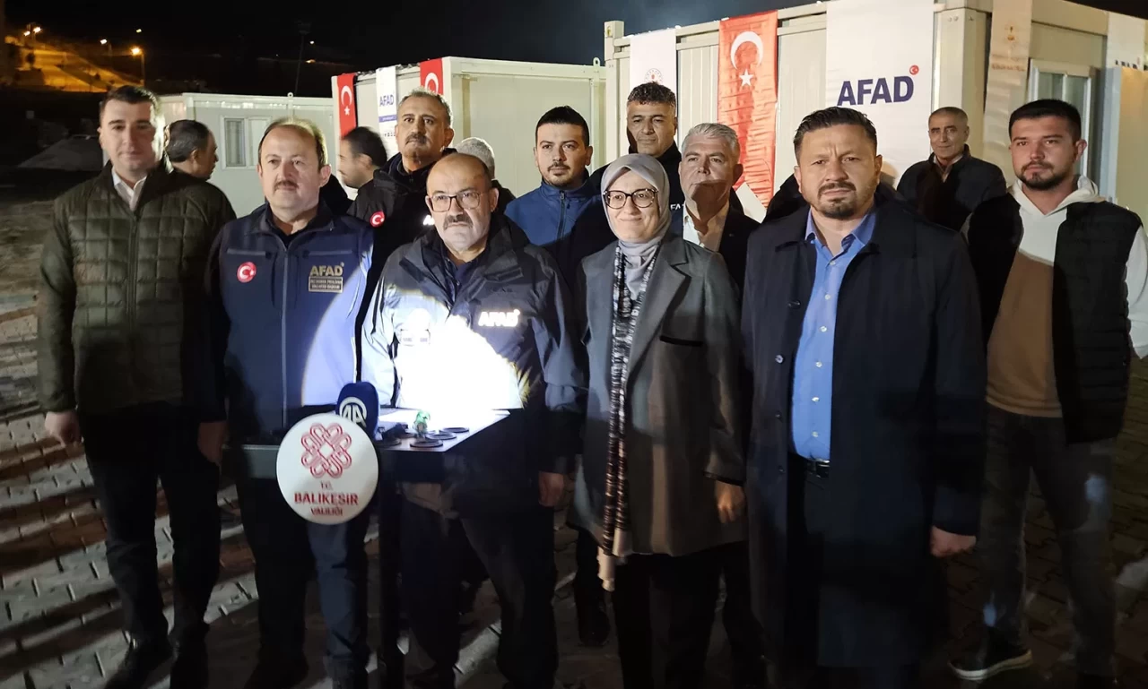 Sındırgı'da depremin yaraları sarılıyor