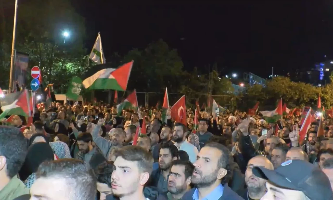 İstanbul’da ABD ve İsrail Konsolosluğu önünde protesto gösterisi düzenlendi