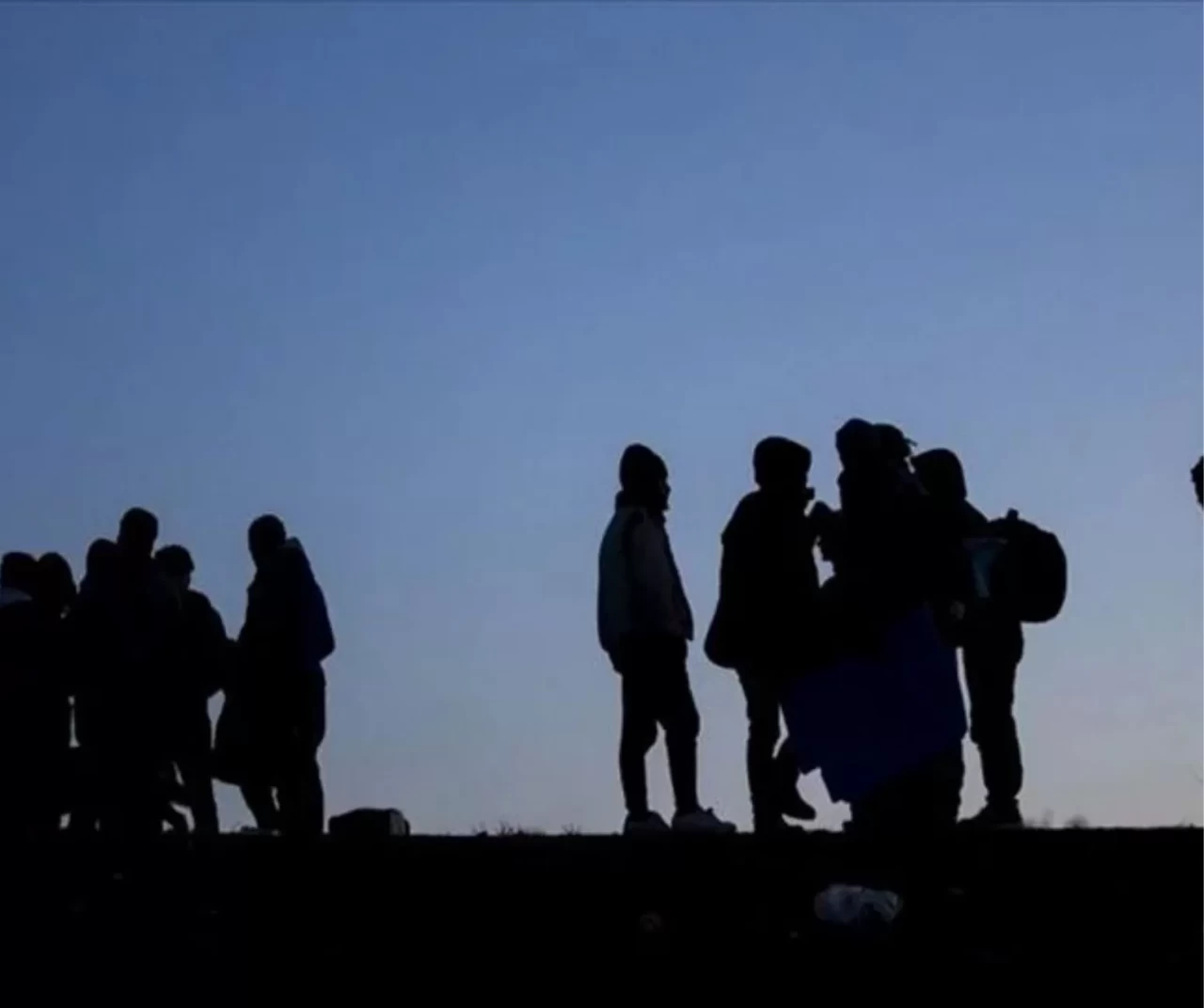 Erzurum’da göçmen kaçakçılığı operasyonu: 20 afgan göçmen yakalandı, 3 zanlı tutuklandı