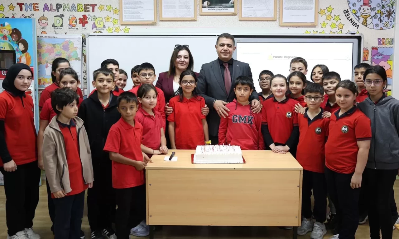 Sınıf başkanlığı seçiminde verdiği sözü tuttu