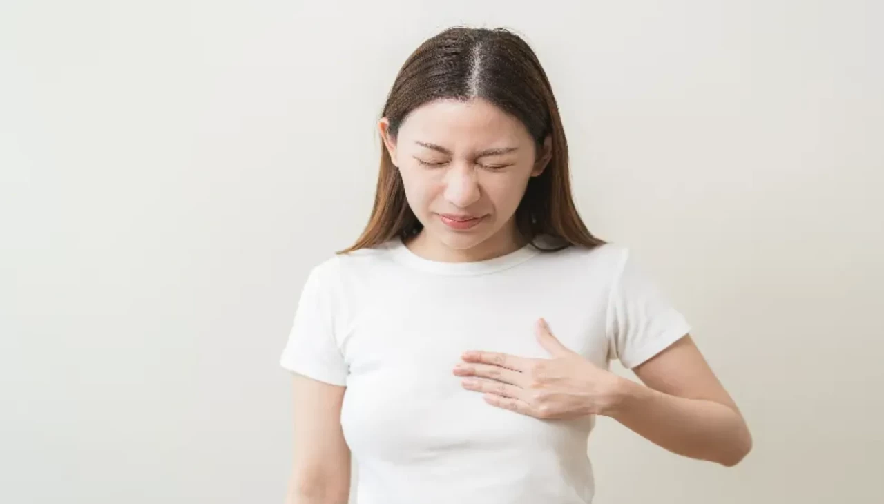 Göğüs kistlerini evde bitiren karışım! Tamamen yok ediyor