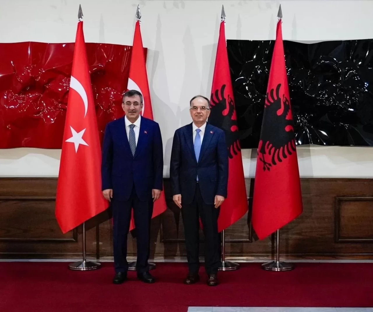 Cumhurbaşkanı yardımcısı Cevdet Yılmaz, Arnavutluk Cumhurbaşkanı ile görüştü