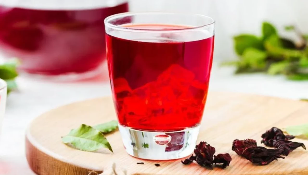 Diyetlere meydan okuyan tarif! Göbek yağlarını hedef alan Hibiskus şerbeti