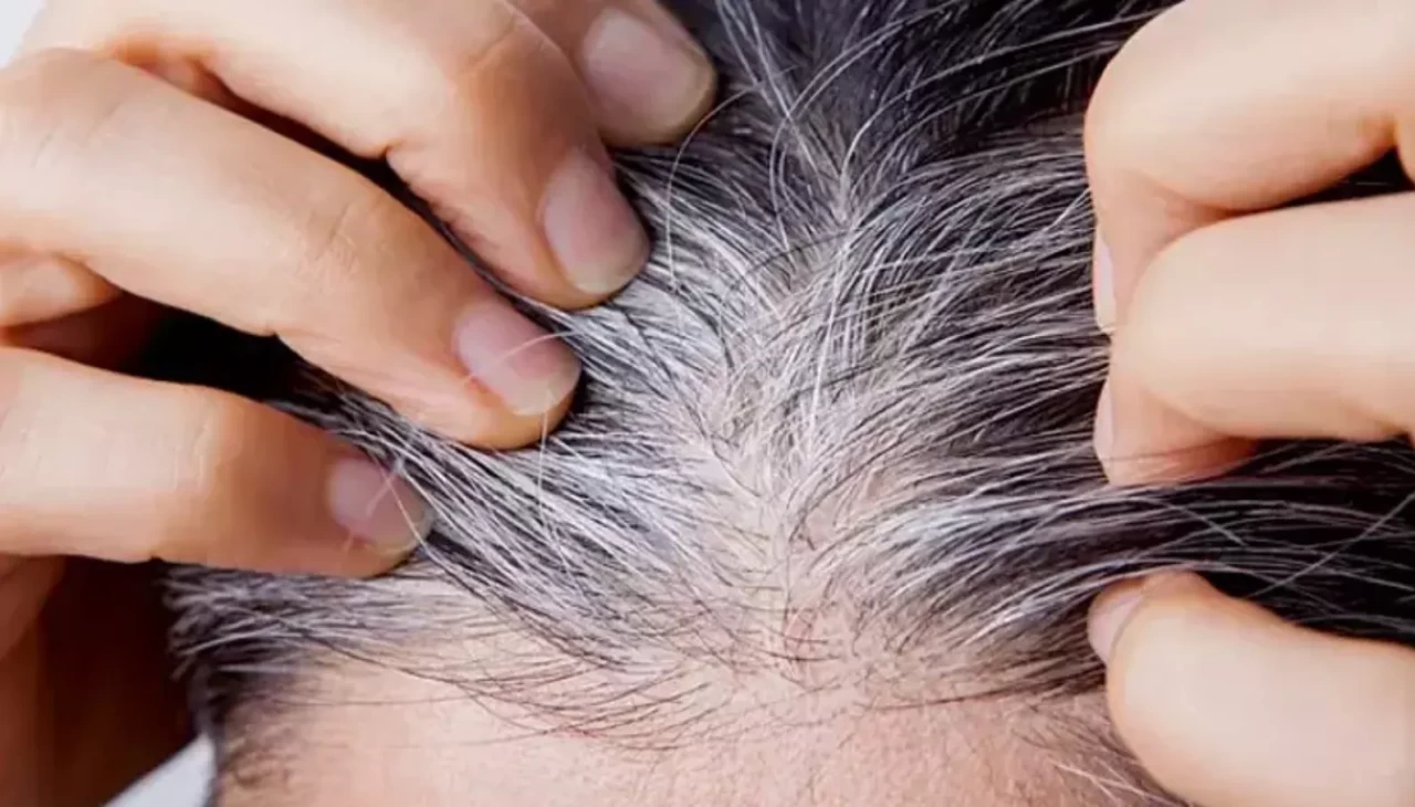 Kimyasal yok, kuaför yok! Kadınlar bu doğal suyla saç rengini geri kazanıyor