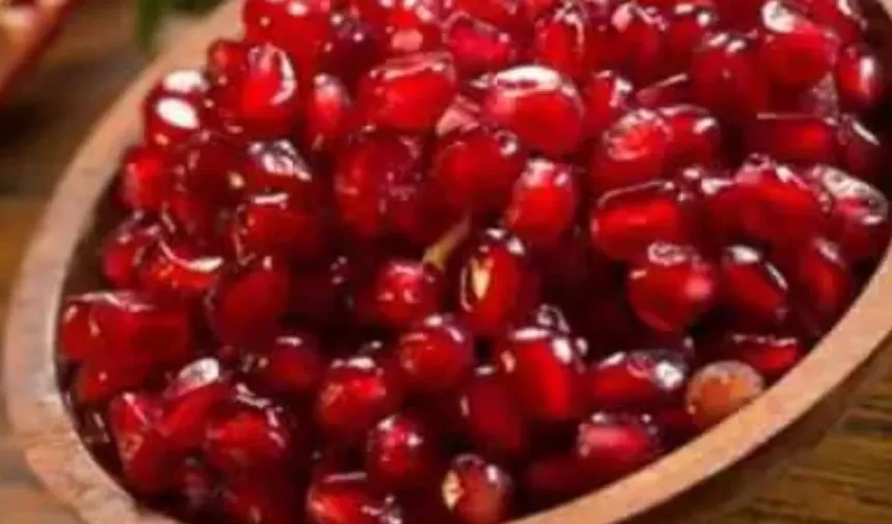 30 saniyede nar ayıklamak mümkün! İşte en pratik nar soyma yöntemi