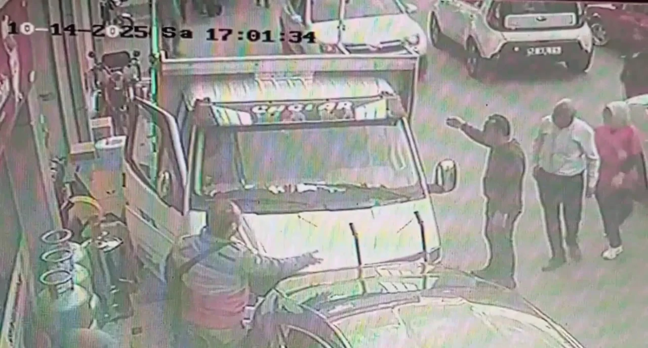 Epilepsi nöbeti geçiren sürücünün kaza anı kamerada