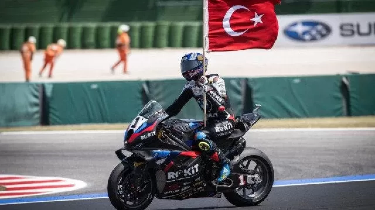 Toprak Razgatlıoğlu, 3. kez dünya şampiyonu oldu