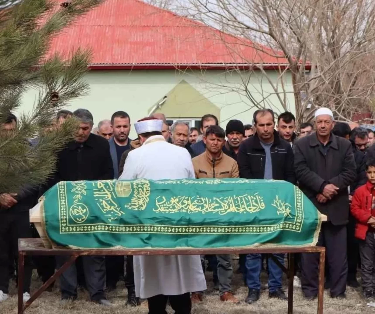 Kahramanmaraş’ta eski koca dehşeti: Anne ve kızı son yolculuğuna uğurlandı