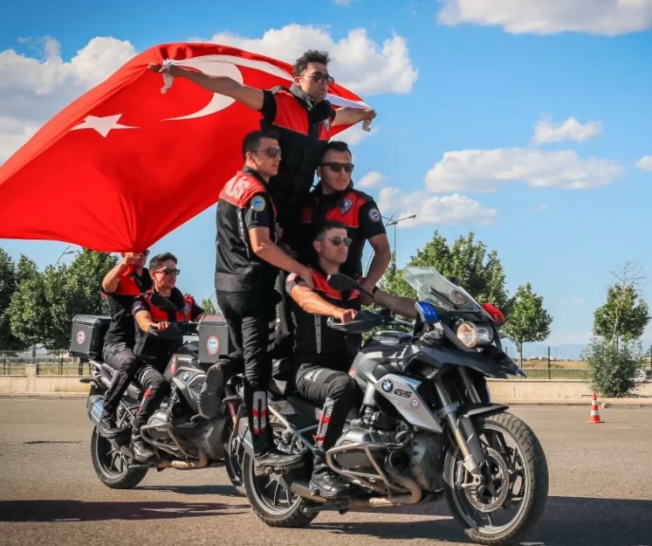 Ankara’da 85 yeni yunus polisi mezun oldu