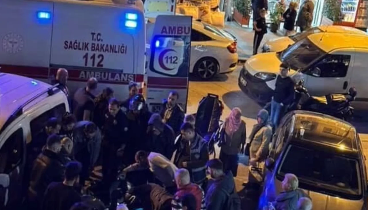 Küçükçekmece’de kaza: Ayağı pedala sıkışan motosikletliyi itfaiye kurtardı