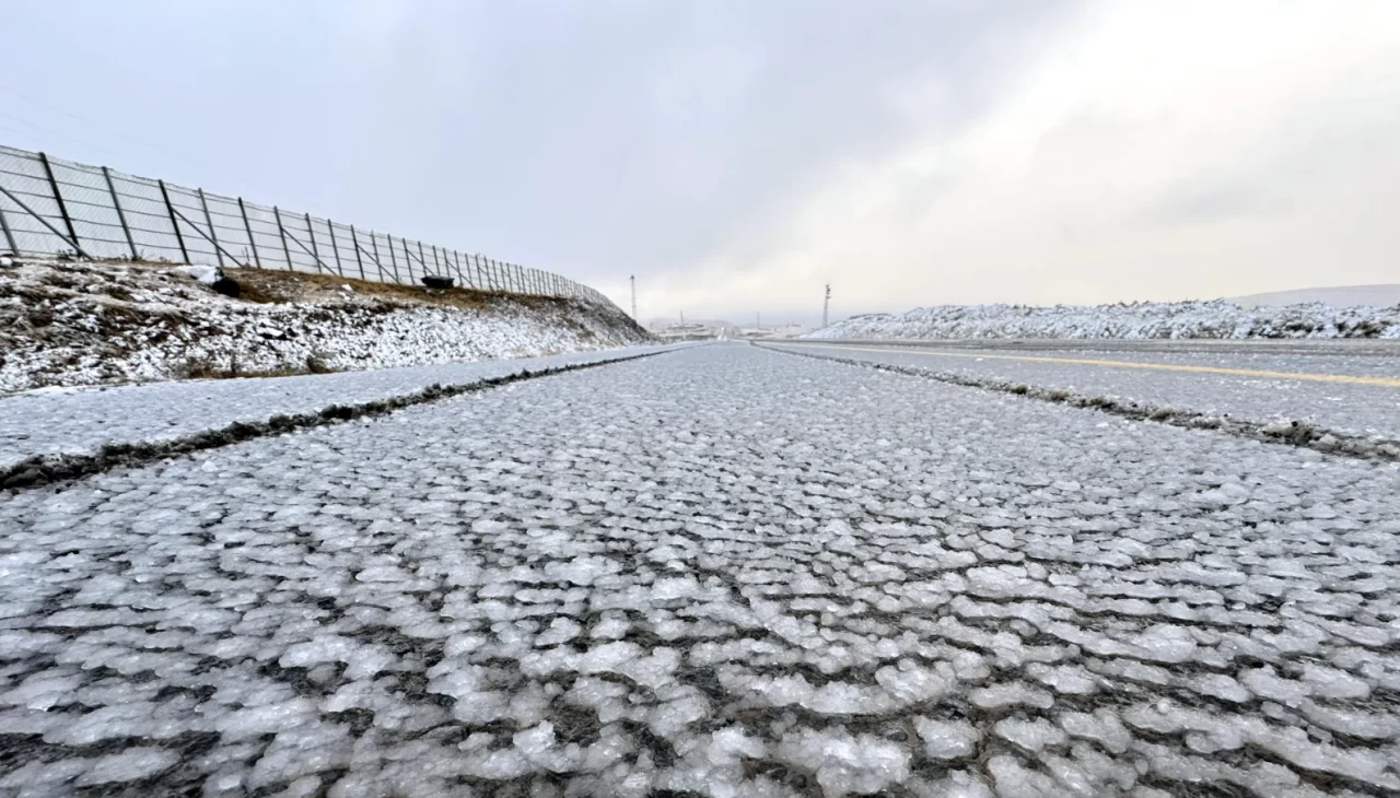 Ardahan-Şavşat yolu kar altında! Yetkililer uyardı
