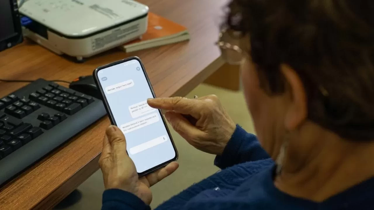 Yaşlıların yeni 'sırdaşı': Yapay Zeka