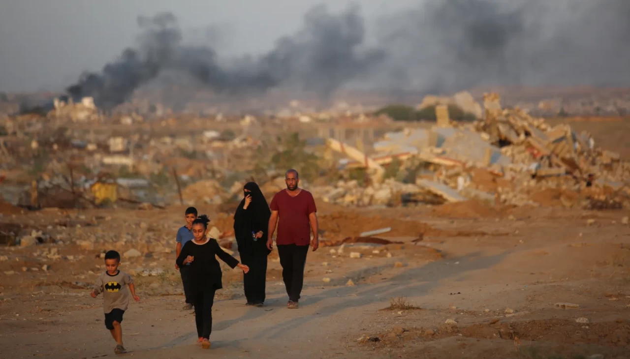 İsrail ordusunun çekilmesinin ardından Nuseyrat Kampı harabeye döndü
