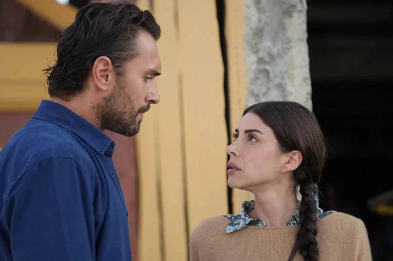 Taşacak Bu Deniz 2. Bölümde Heyecan Dorukta! Eleni'ye Saldıran Kim?