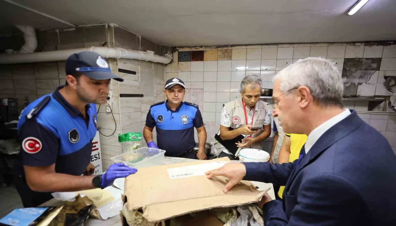 Şahinbey Belediye Başkanı isyan etti! Böceklere çörek otu dediler!