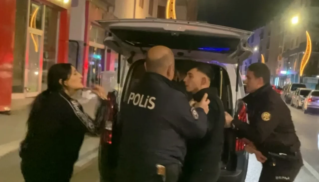 Dükkan basıp polise direnen şahıslar gazetecilere saldırdı