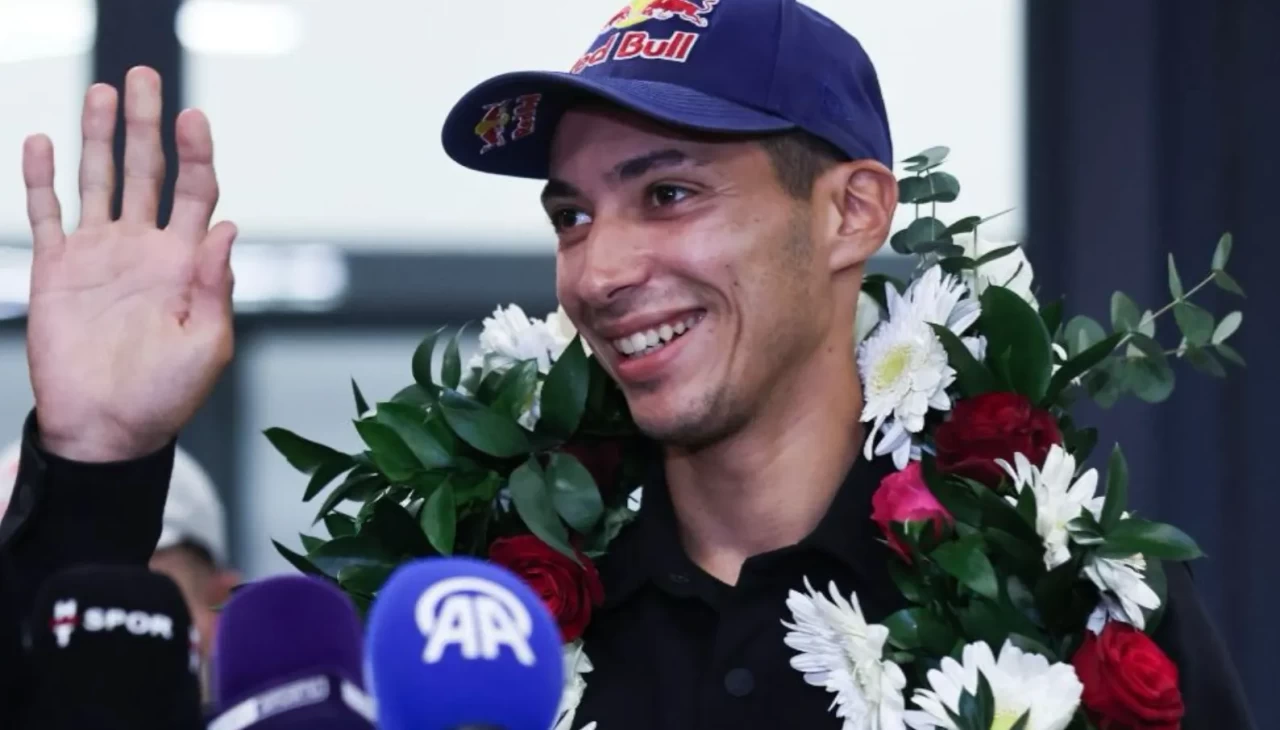 Toprak Razgatlıoğlu, üçüncü kez dünya şampiyonu oldu: “Hedefim MotoGP’de zirveye çıkmak”