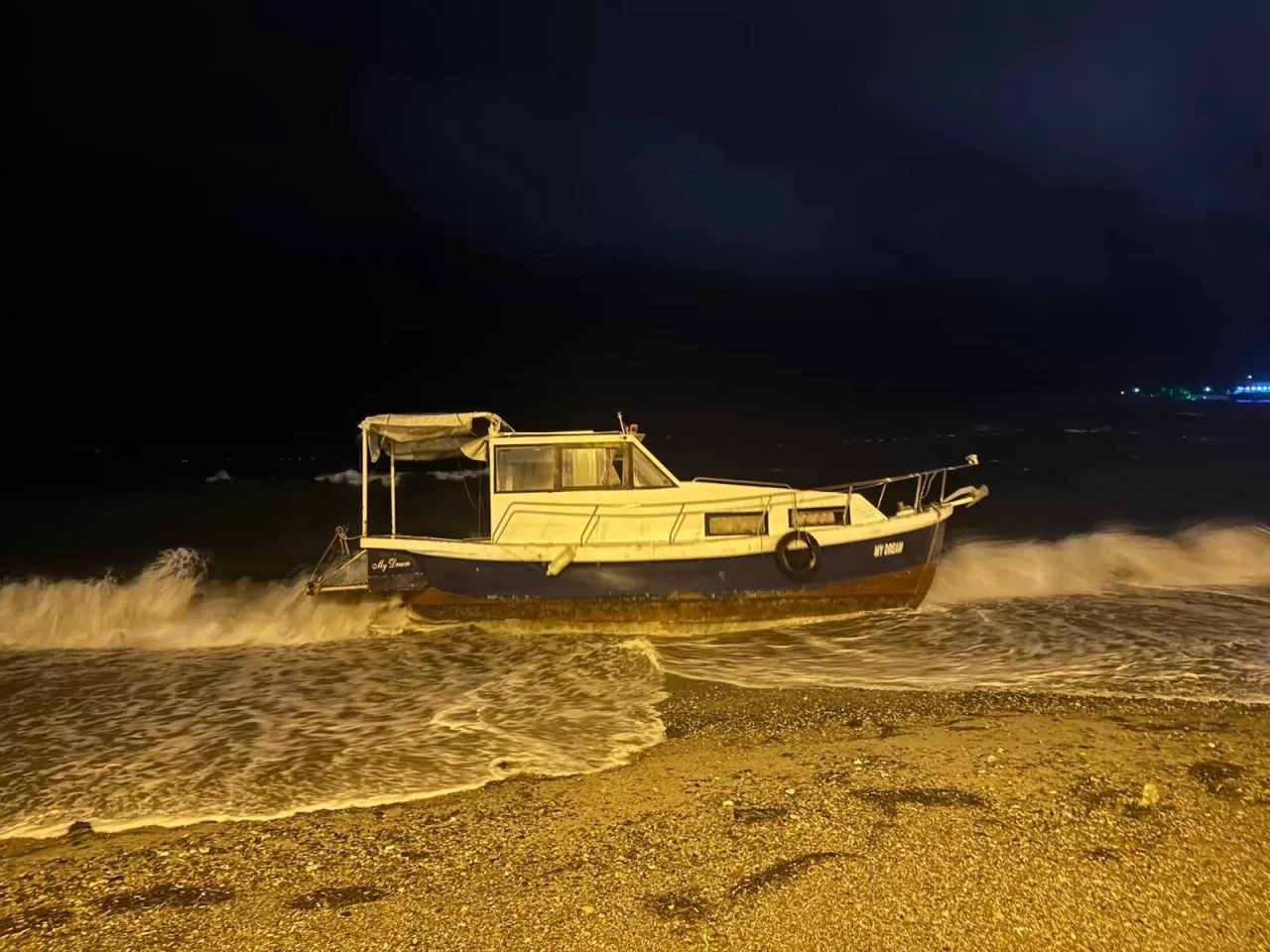 Erdek'te şiddetli lodos etkili oldu: Tekneler sürüklendi