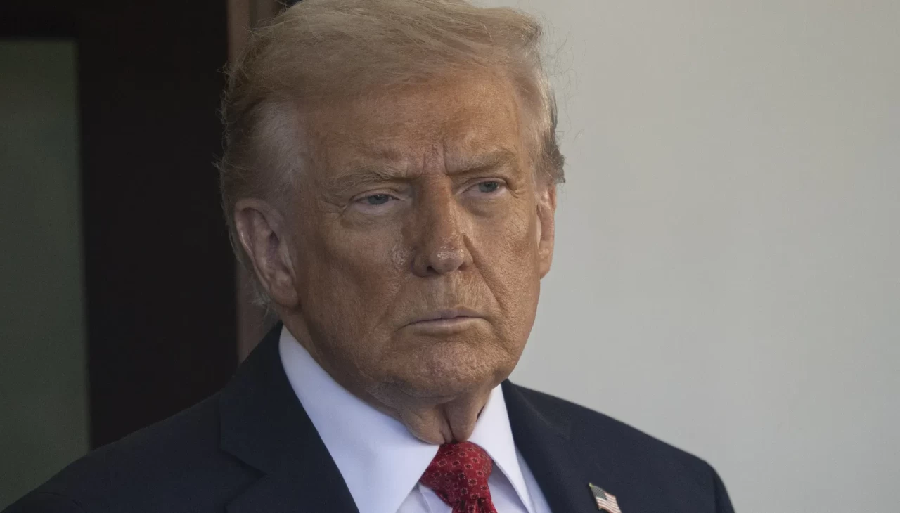 Trump, Kanada'ya uygulanan tarifeyi yüzde 10 artıracağını açıkladı